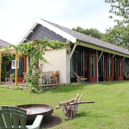 Familiehuis De Betuwe Met Prive Kunstgras Tennisbaan En Sauna Villa Erichem Exteriör bild