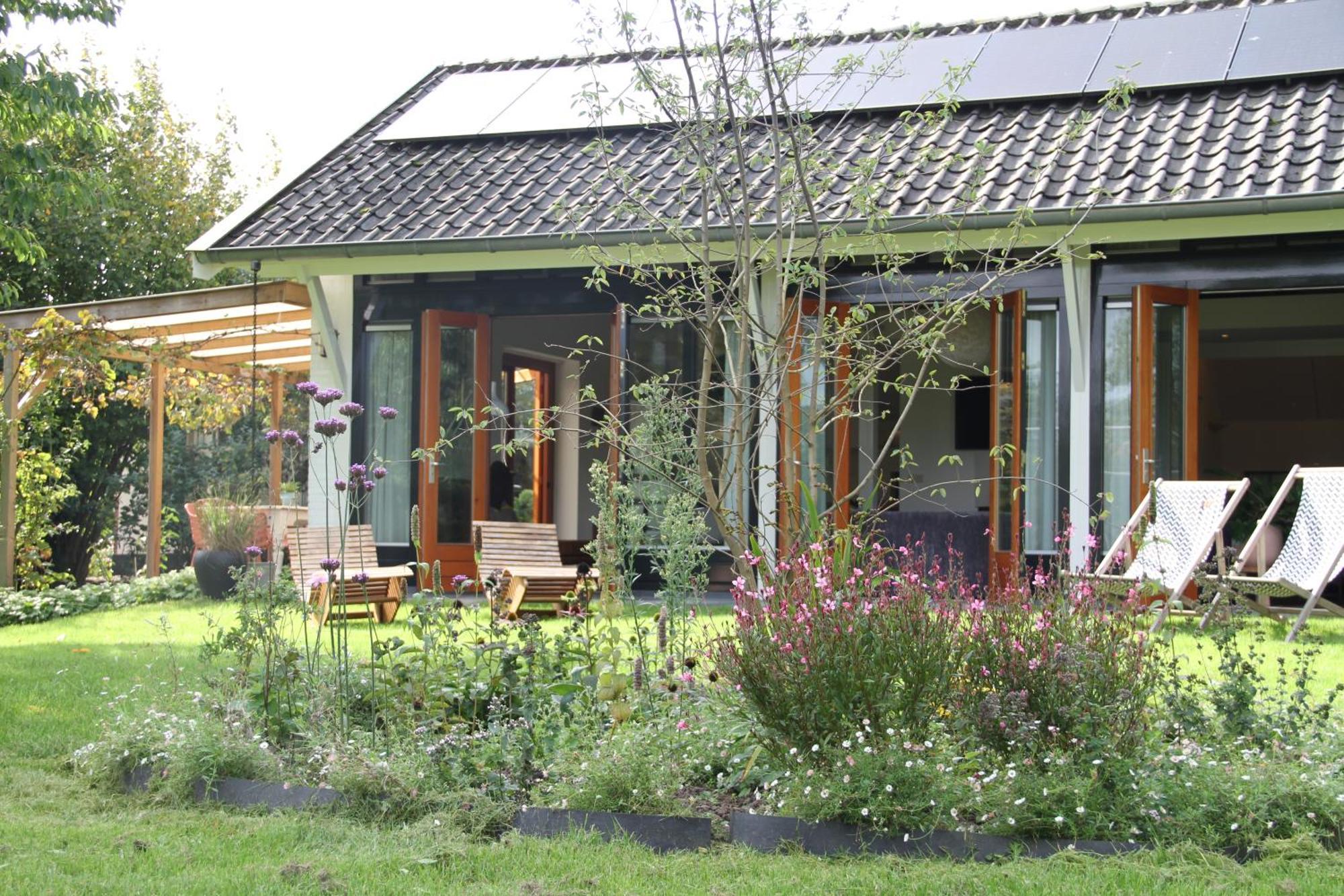 Familiehuis De Betuwe Met Prive Kunstgras Tennisbaan En Sauna Villa Erichem Exteriör bild