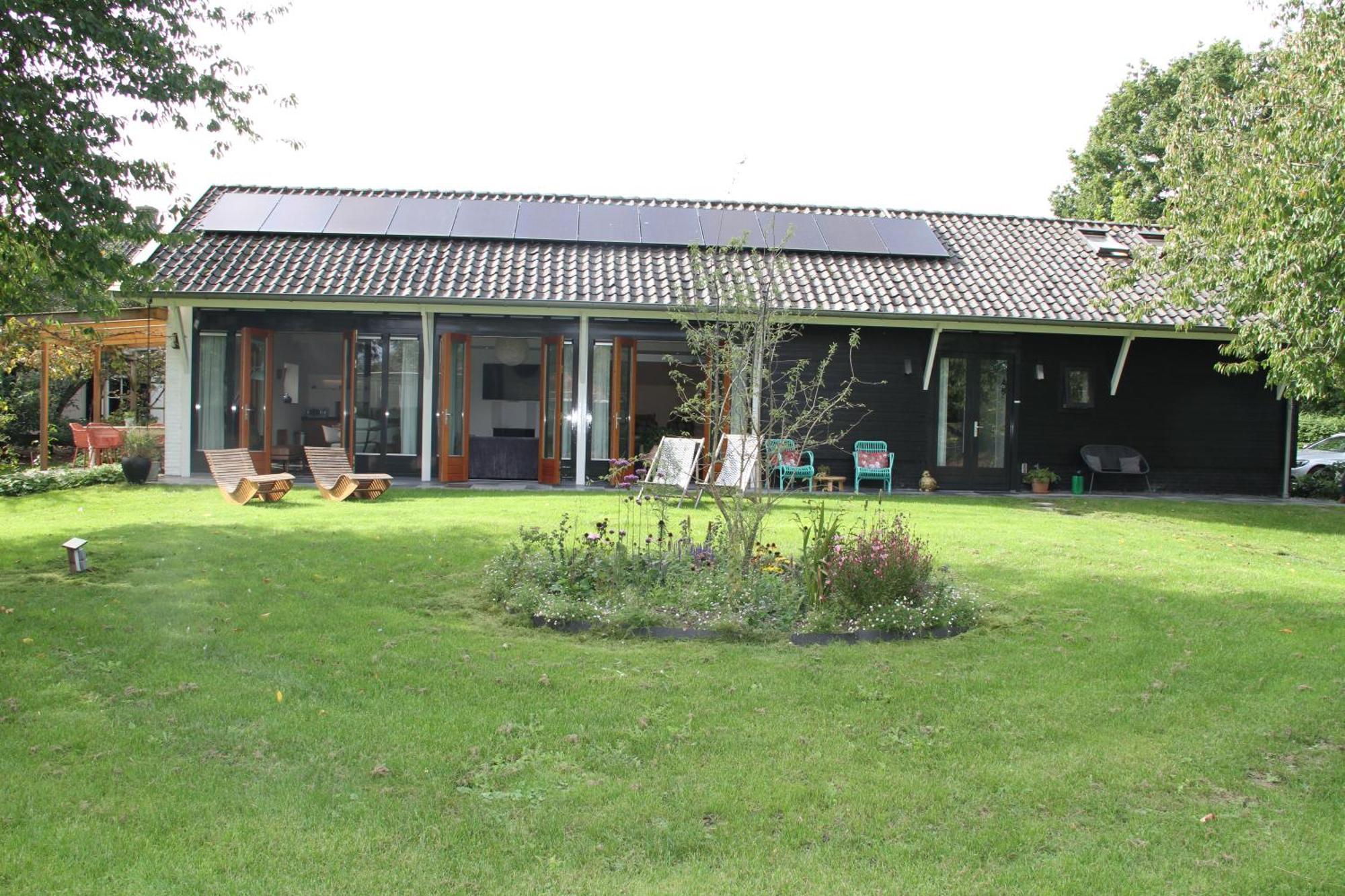 Familiehuis De Betuwe Met Prive Kunstgras Tennisbaan En Sauna Villa Erichem Exteriör bild